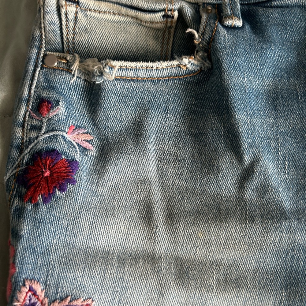 Free People Driftwood Farrah Embroidered Flare Jeans Red Floral Embroidery - Picture 9 of 10